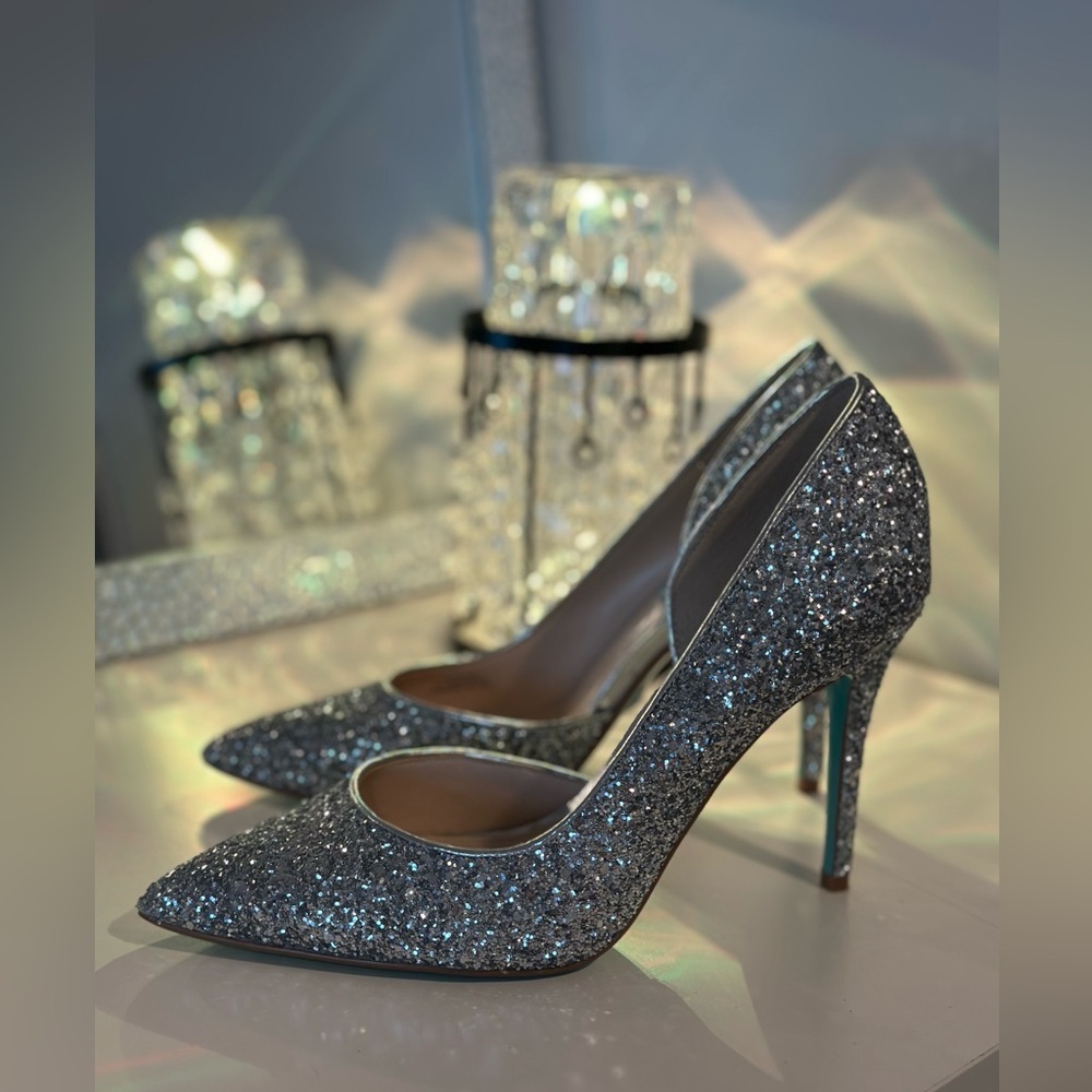 Betsey Johnson Glittering Silver Beautiful Heels sz 8M